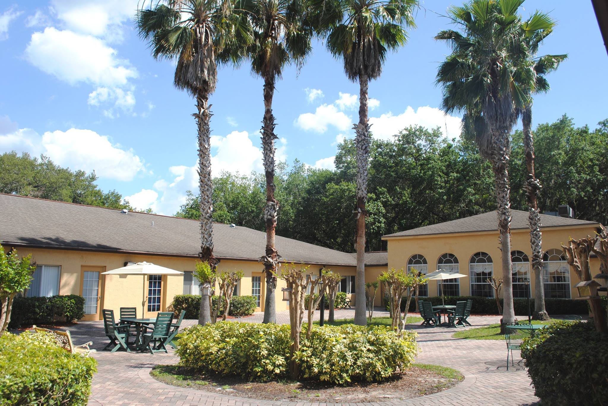 The Club at St. Cloud outdoor common area