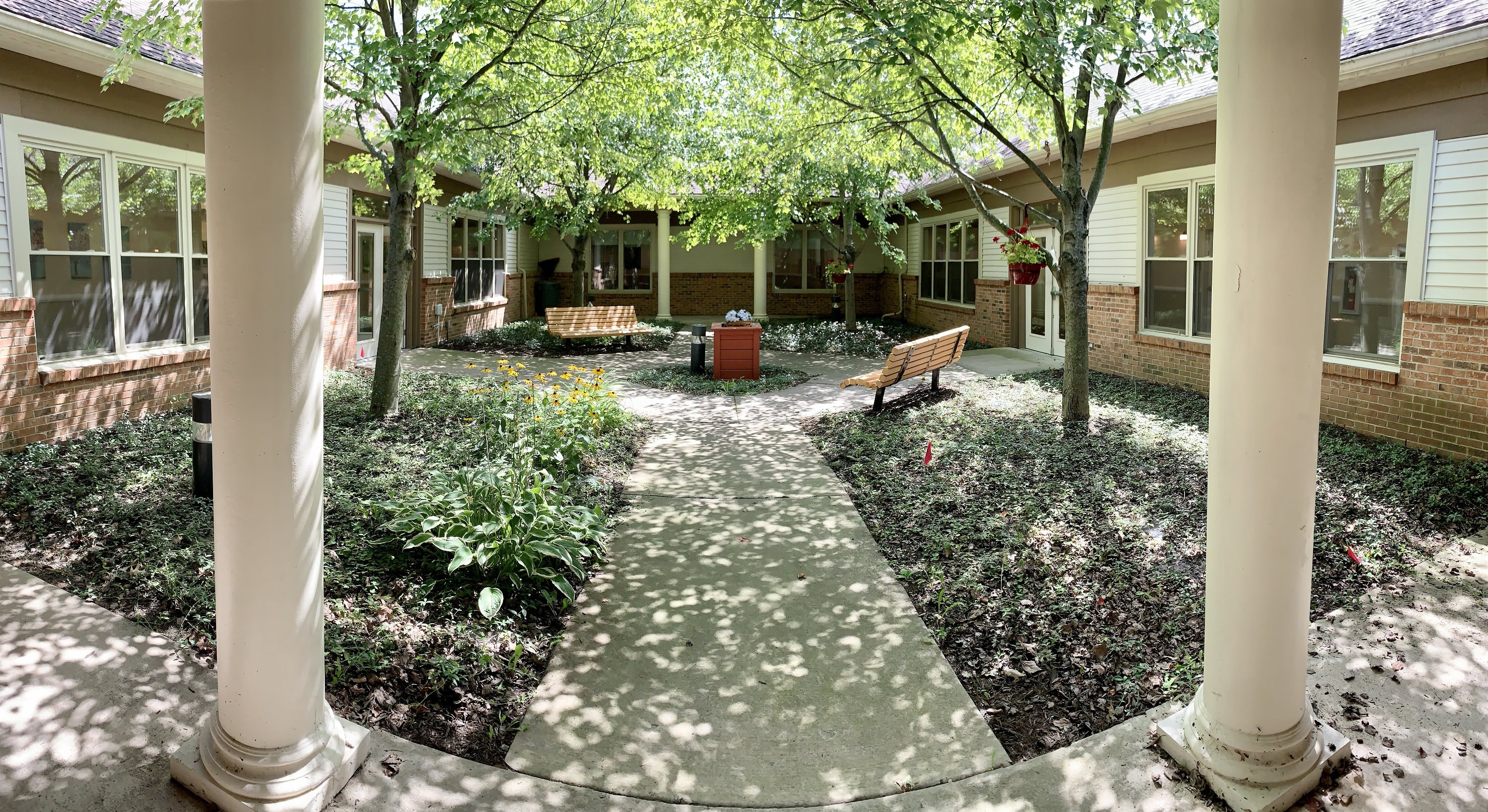 Bridgeway Park Superior outdoor common area