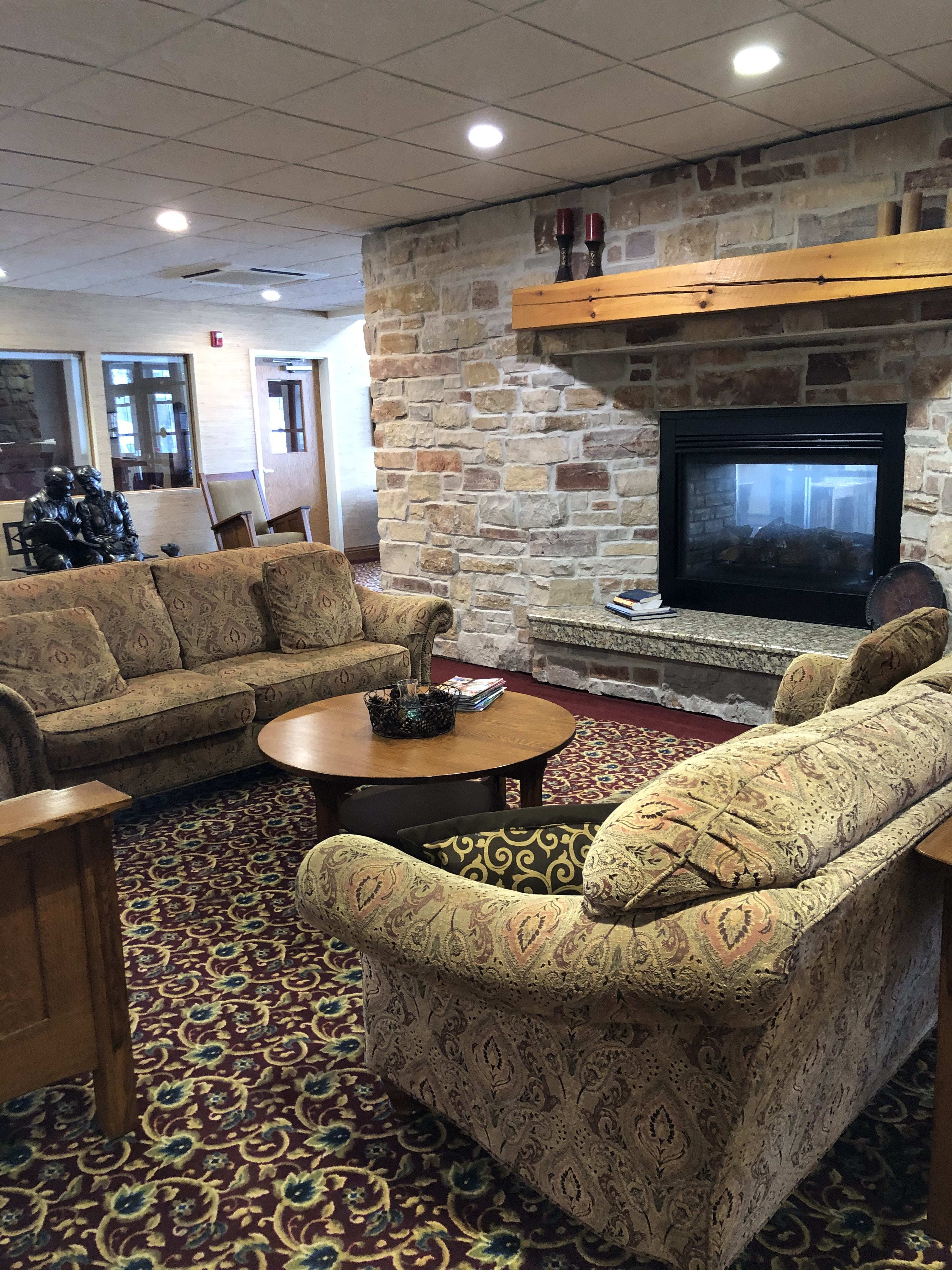 Sherwood Lodge Assisted Living indoor common area