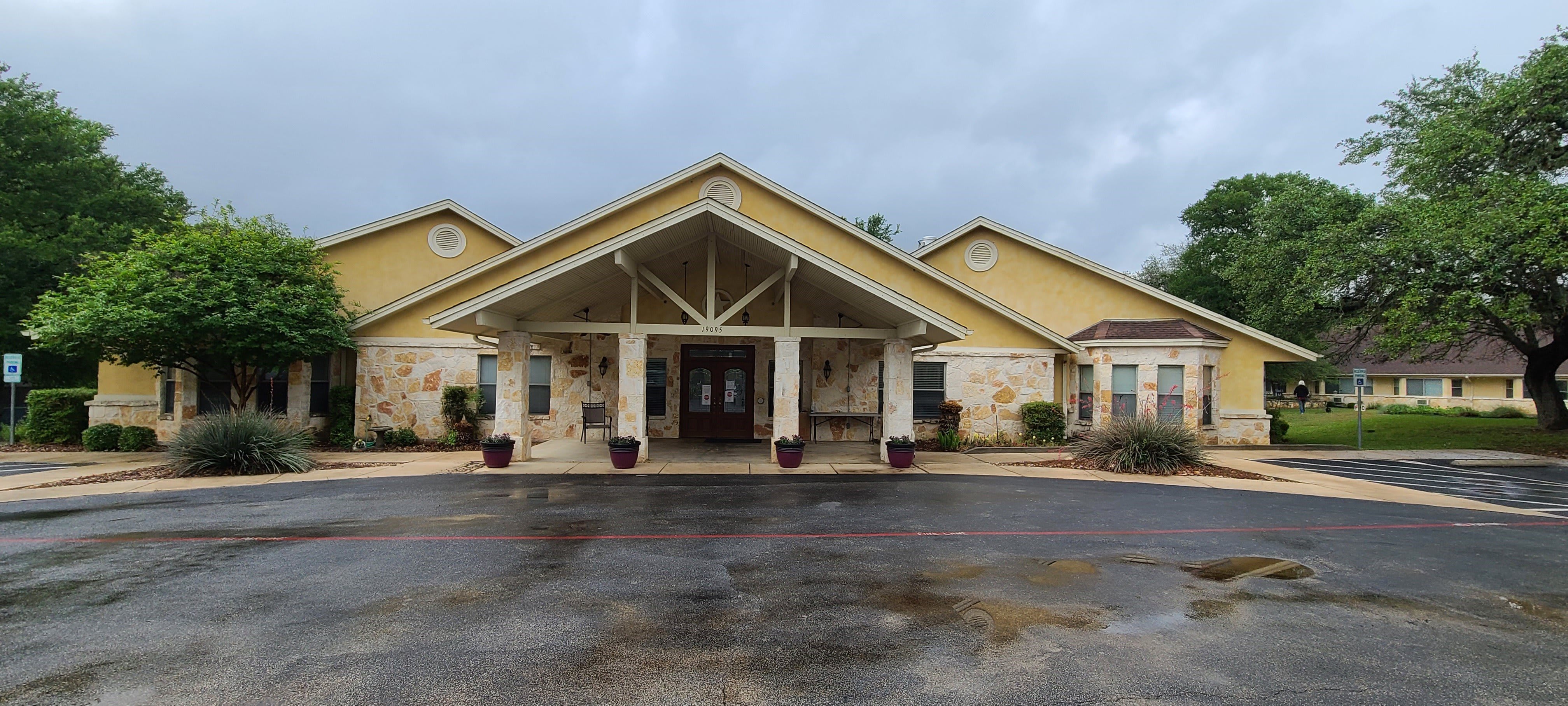 The Oaks of Garden Ridge Assisted Living and Memory Care community exterior