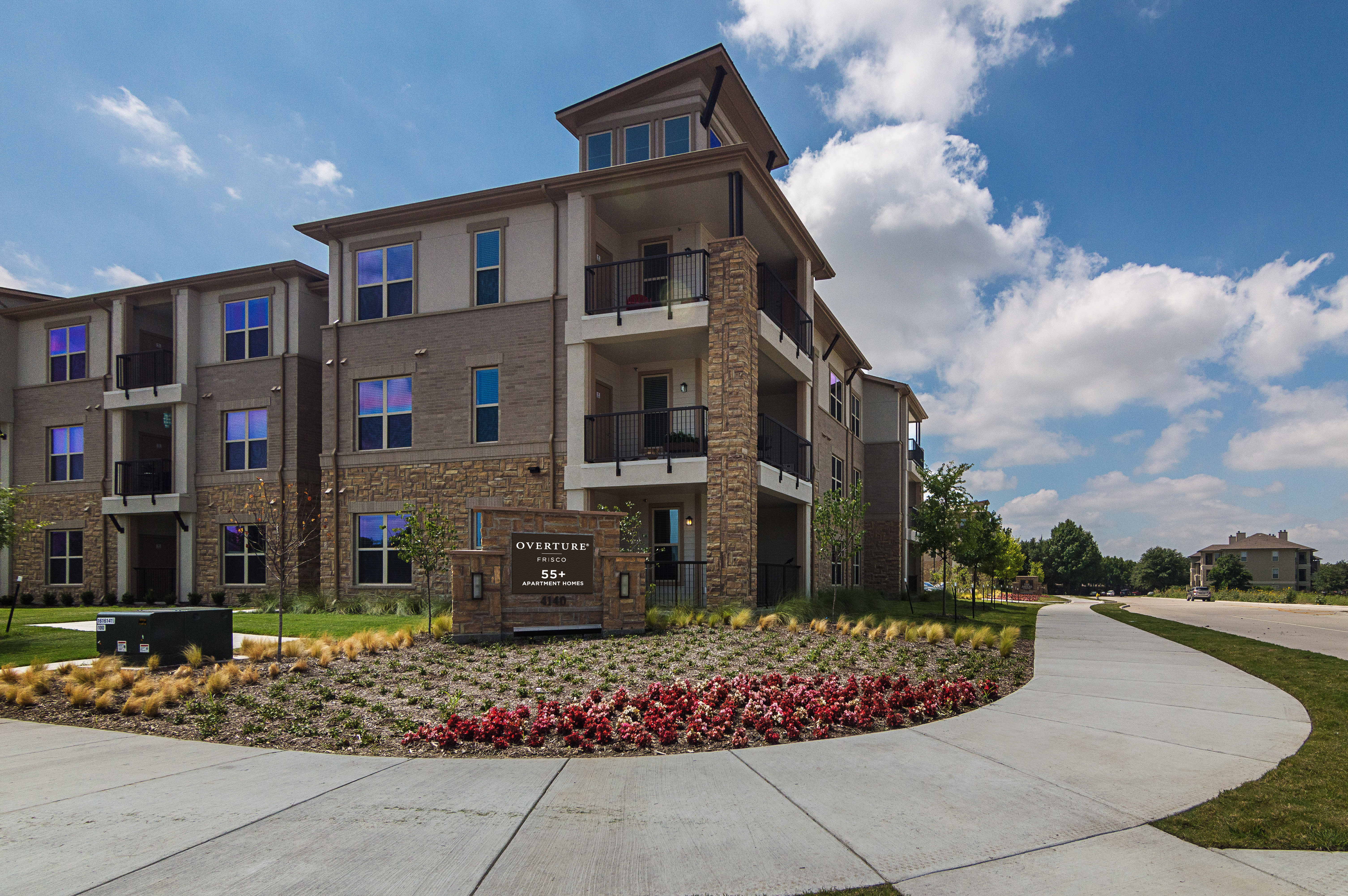 Overture Frisco outdoor common area